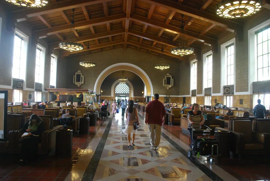 Вокзал Юнион Стейшн. Union Station вокзал. Union Station los Angeles. Union Station los Angeles напротив. Waiting hall