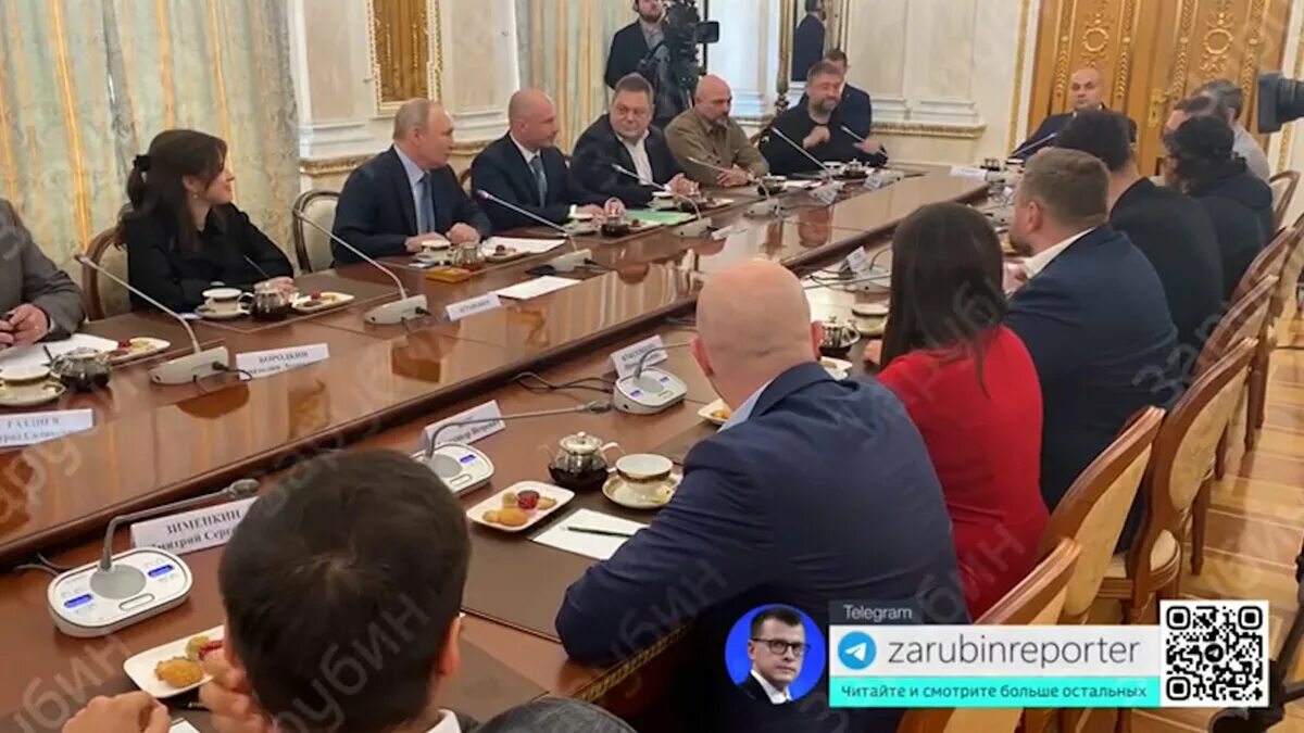Встреча министра с военкорами. Встреча министра с военкорами. Встреча президентов. Встреча министра с военкорами. Встреча министра с военкорами.