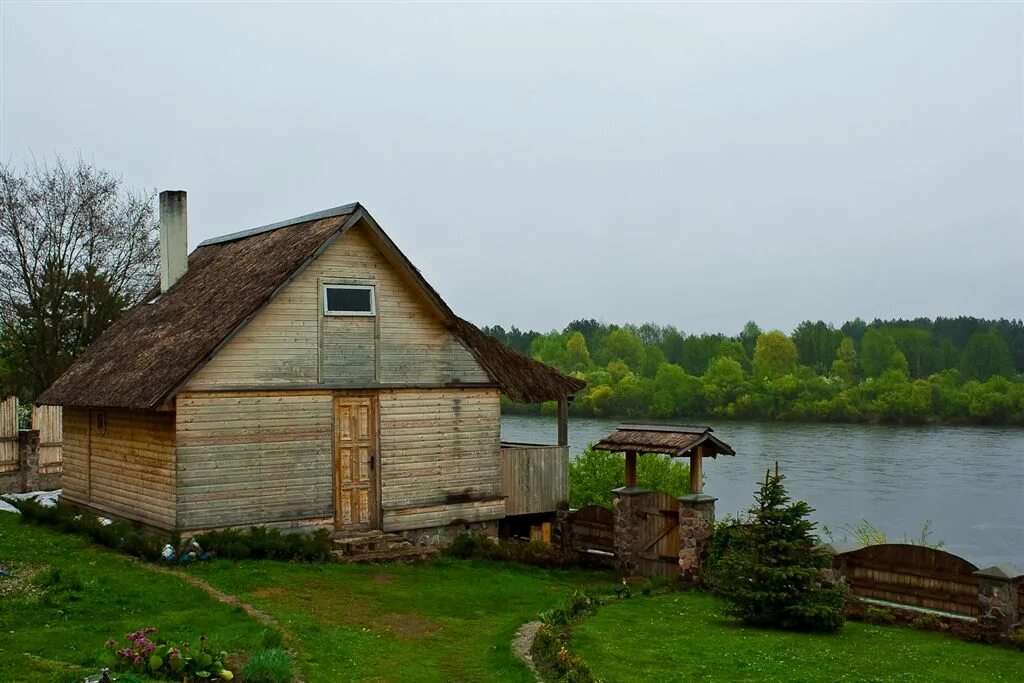 Дом в деревне на берегу реки купить