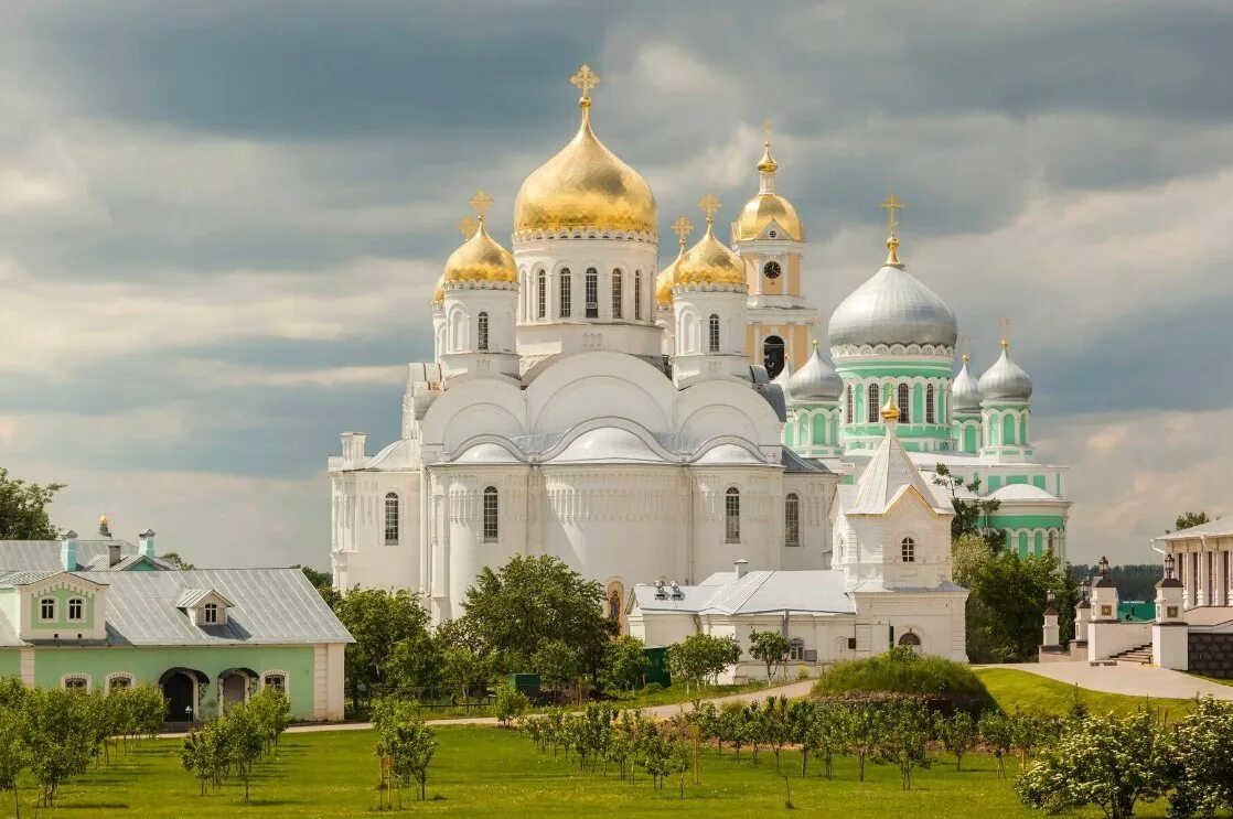 Дивеево монастырь святые. Свято-Троицкий Серафимо-Дивеевский монастырь. Свято-Троицкий Серафимо-Дивеевский монастырь храмы.