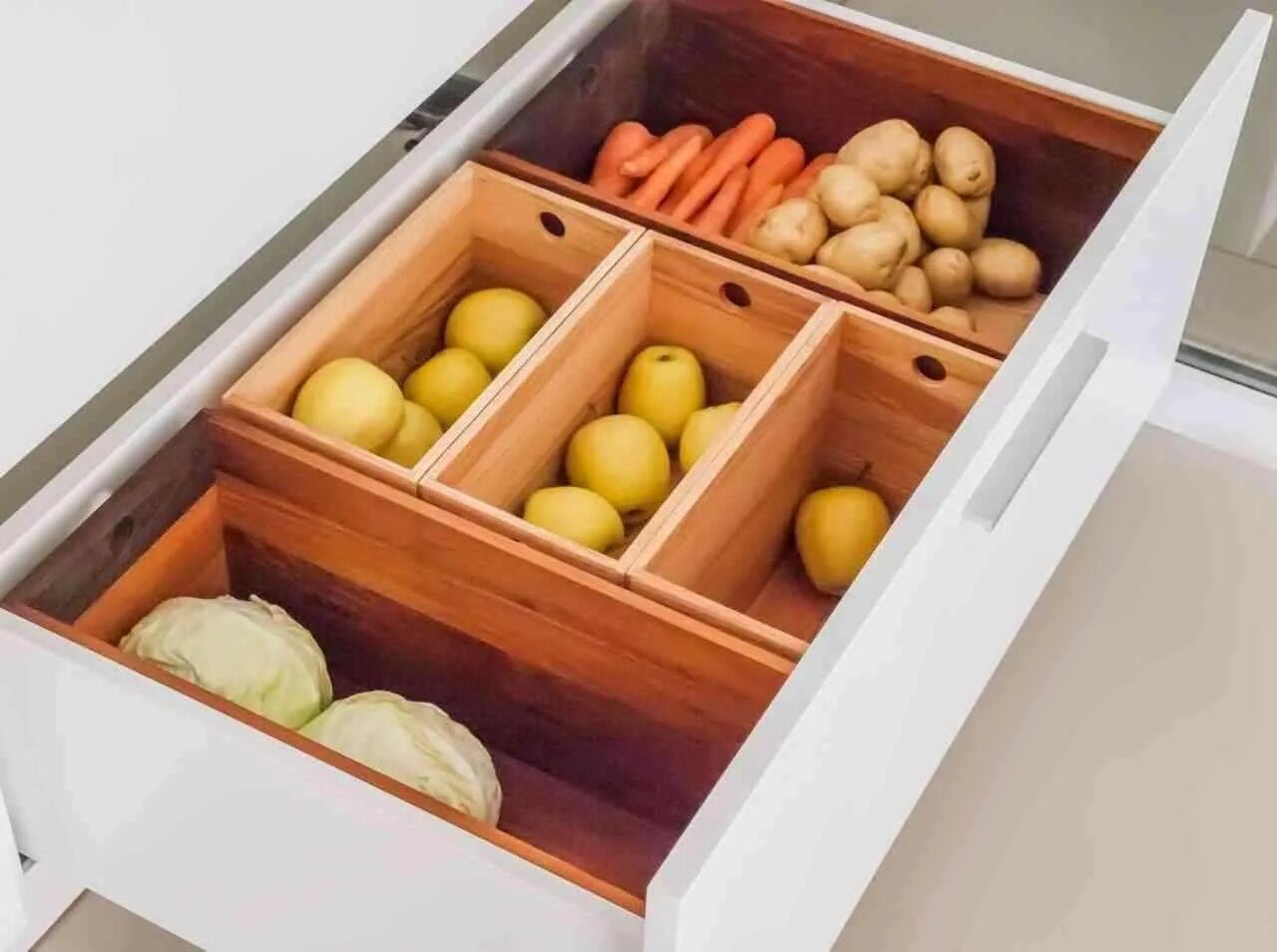 Купить ящики для хранения кухня. Выдвижные ящики для овощей. Ящик под овощи на кухню. Ящик для картошки. Выдвижной ящик для хранения овощей.