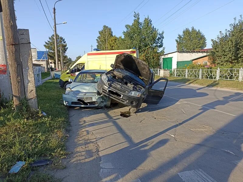 Ниссан либерти дтп. Дтп в бердске вчера на ленина. Новости бердск сегодня последние происшествия. Новости бердск сегодня последние происшествия. Происшествие в бердске сегодня.