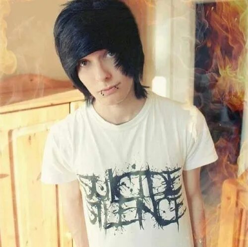 T shirts эмо. Эмо в рубашке. эмо т ширтс эмо для мальчиков. emo shirt 2007. black emo boy t-shirts.