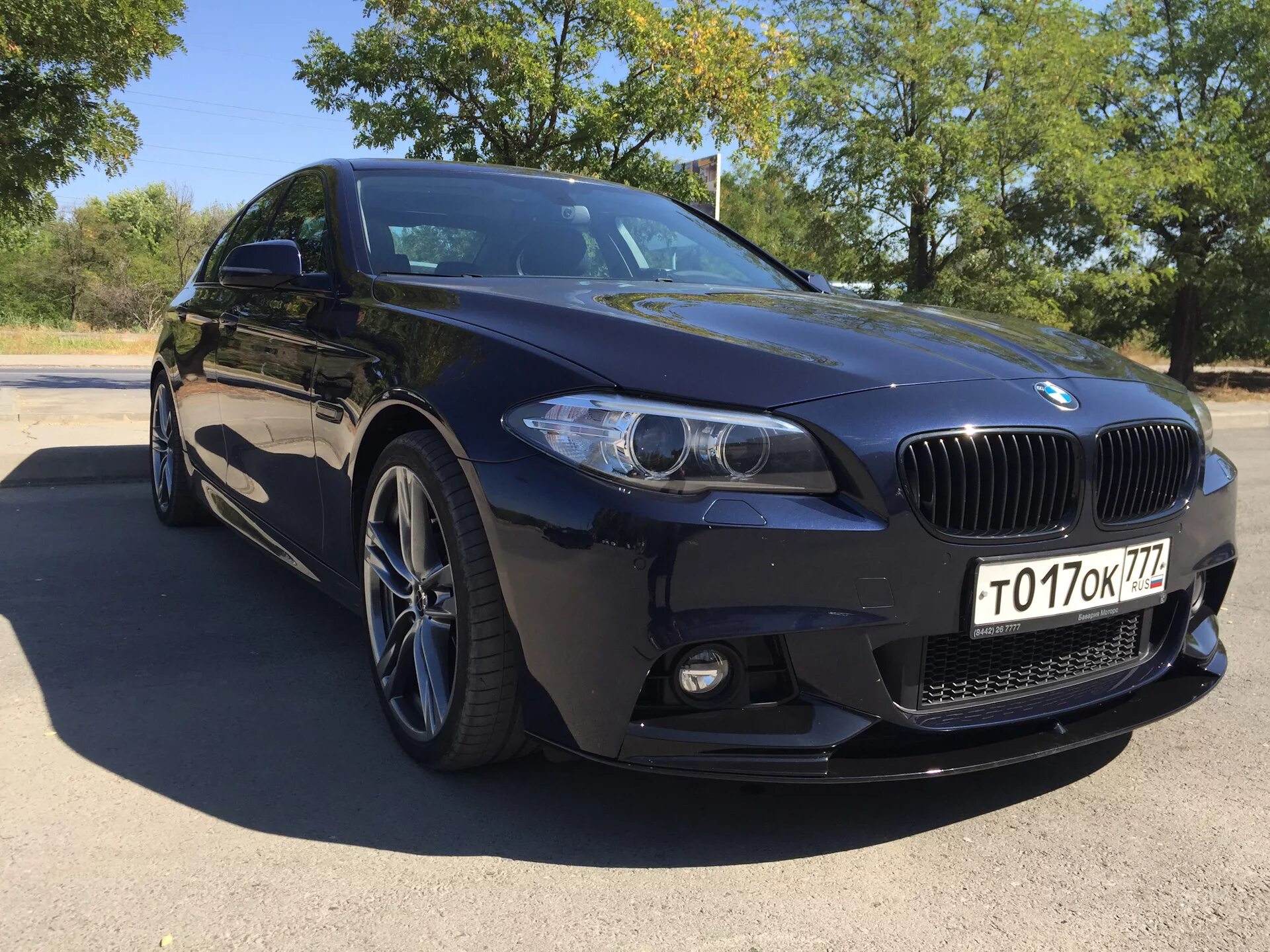 Bmw 5 black. BMW 5 В М пакете. БМВ ф10. БМВ 5 ф10. BMW 5 f10 м пакет.