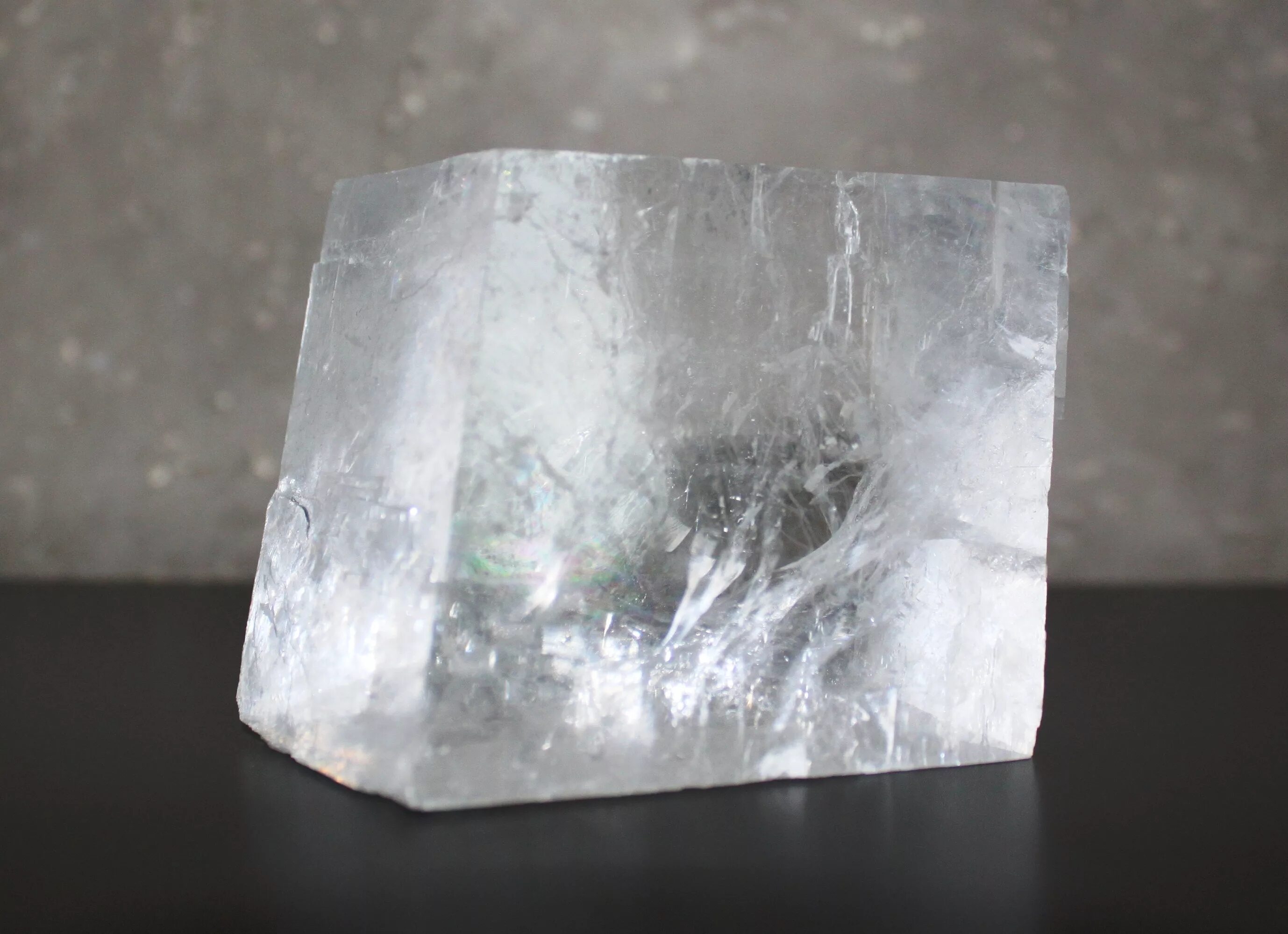 Как используют каменную соль. Монокристалл хлорида натрия. Прозрачный кальцит Кристалл. Минерал Кристалл хлорид. NACL – галит (каменная соль).
