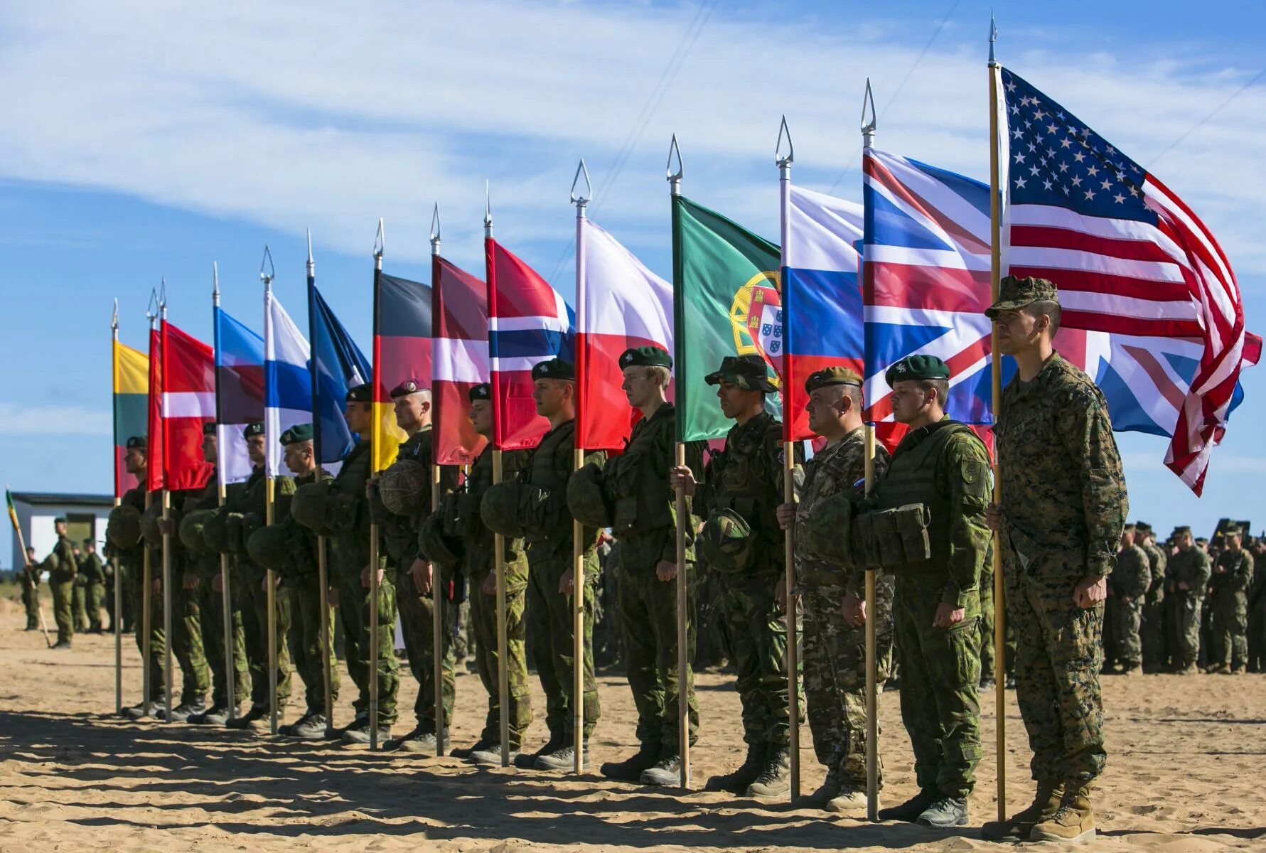 Нато собирает. Военный Альянс НАТО. NATO армия. Вооруженные силы НАТО. Военные учения НАТО.