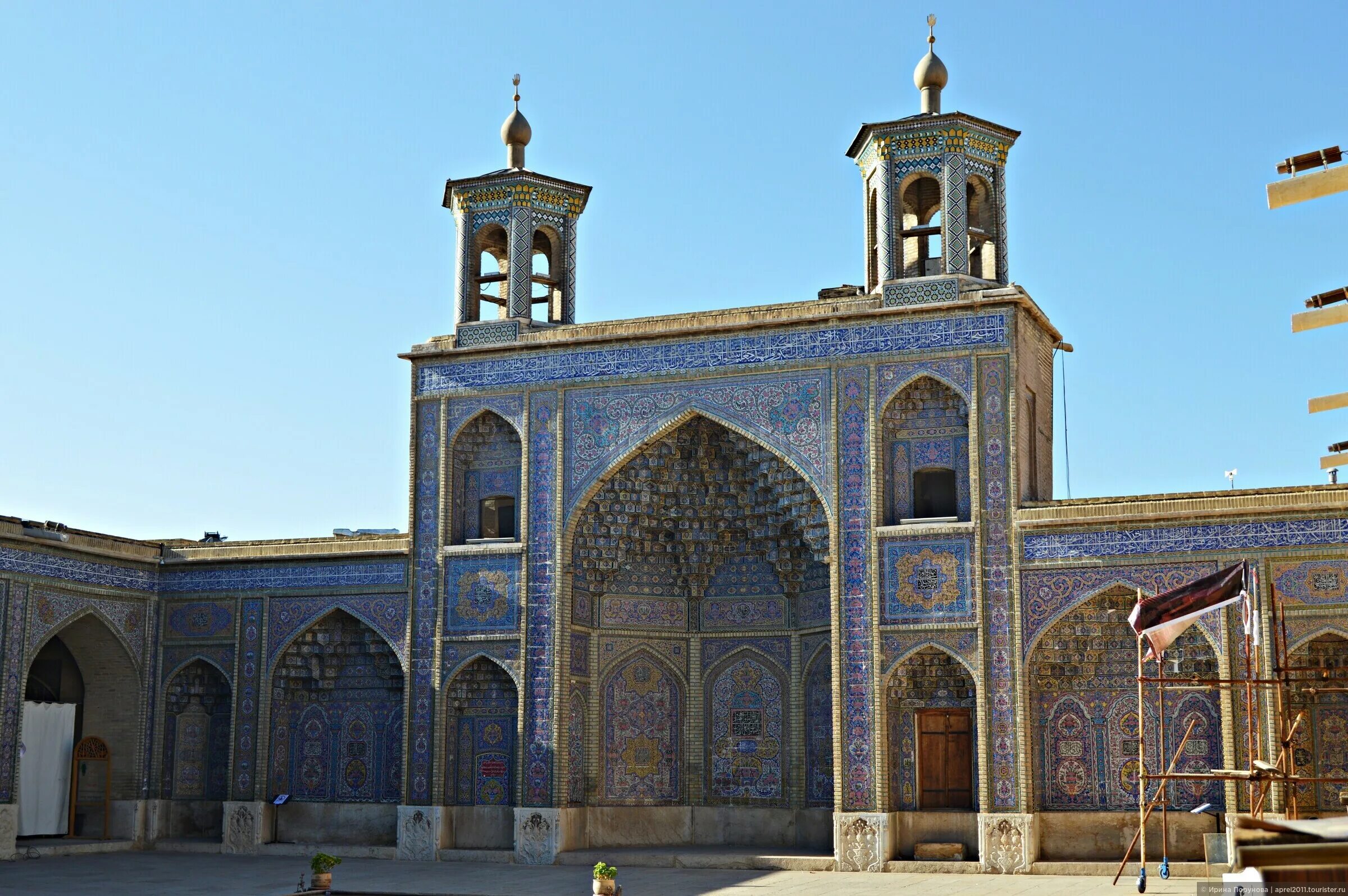 мечеть шираза. шираз город в иране улицы. шираз иран радужная мечеть. глоток шираза. Garnanamut girq shiraz.