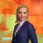 Bitta mushuk suratida ikkita xoroz