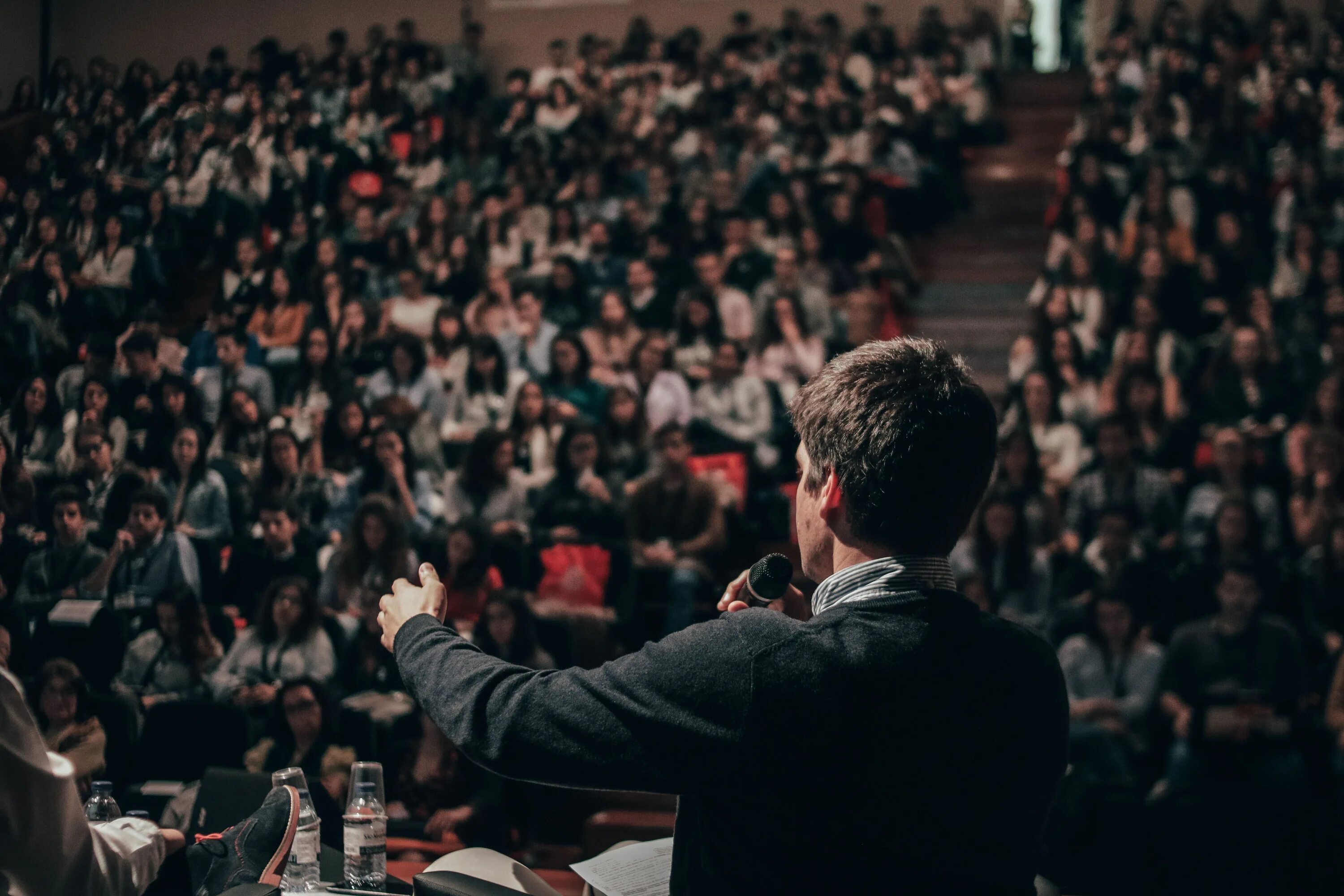 Student speech. Оратор. Человек перед публикой. Оратор и аудитория. Ораторское искусство.