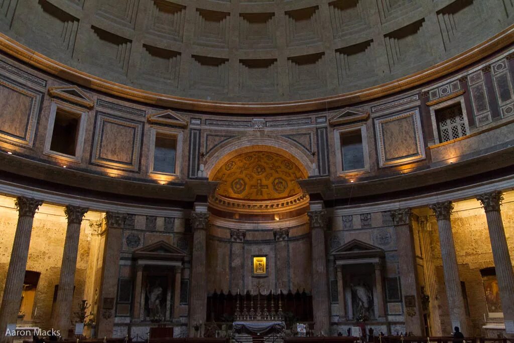 Римский пантеон рафаэль. Пантеон рим архитектура. Храм пантеон в риме. Фронтон пантеона рим. Пантеон рим.