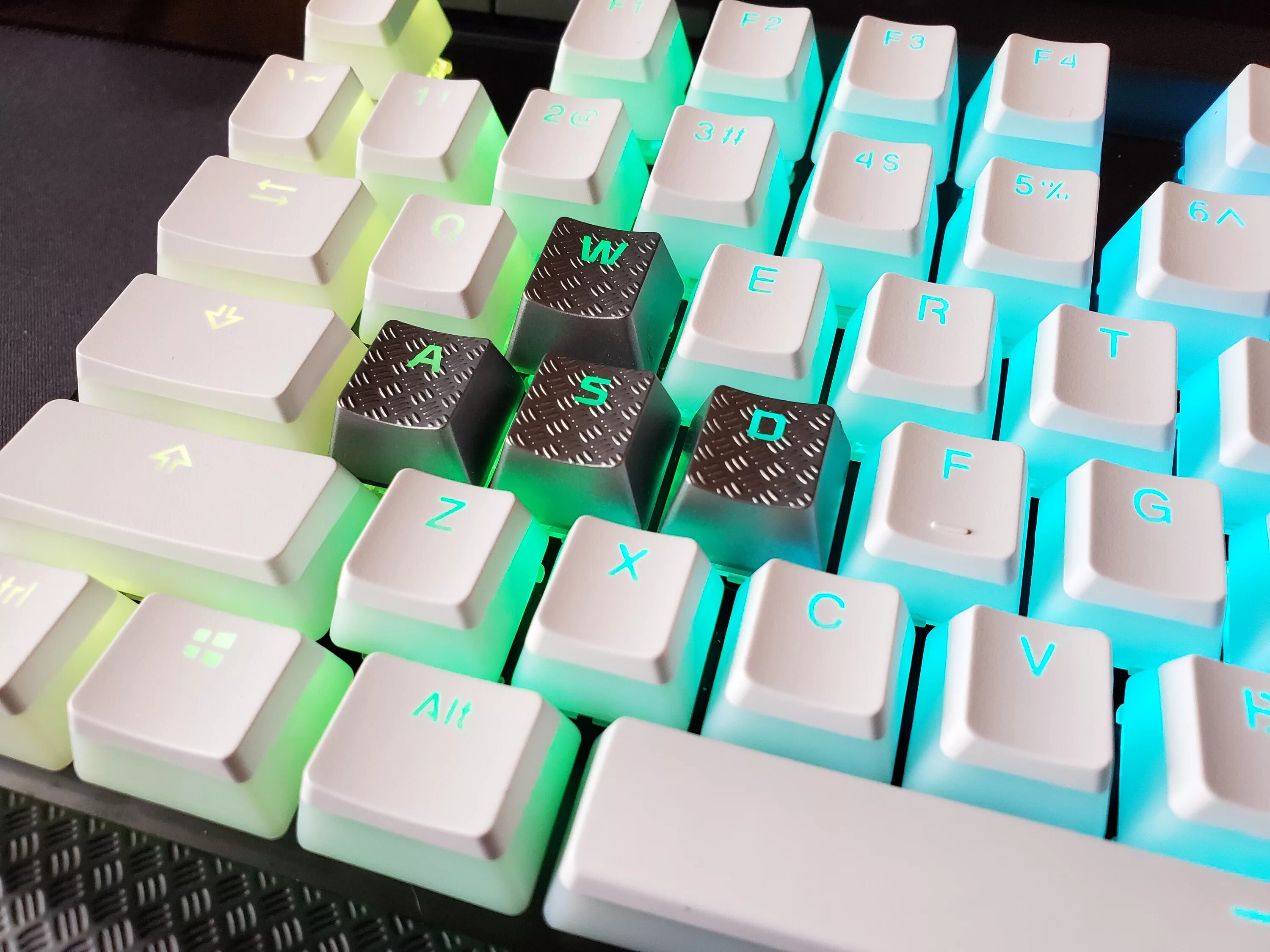 HYPERX PBT keycaps. Double shot PBT keycaps White. HYPERX Double shot PBT keycaps. Pudding keycaps HYPERX White QWERTY. Кейкапы с русской раскладкой