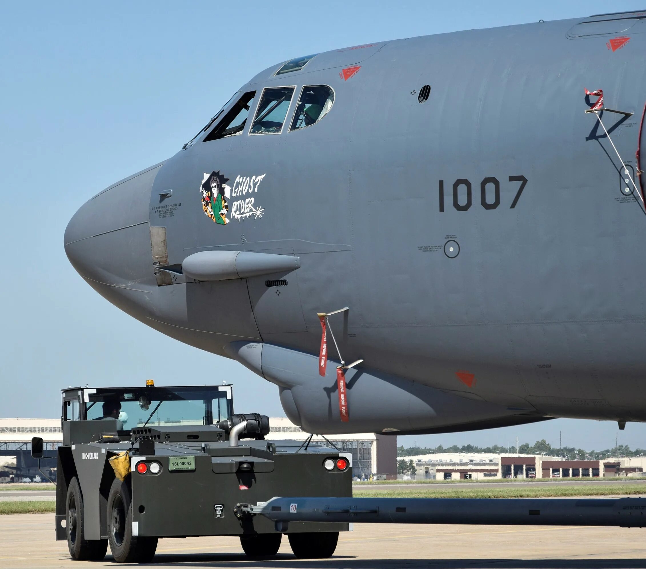 52 a b 2. B52 закрылки. B-52h. B52 Hangar. B-52 ангар.