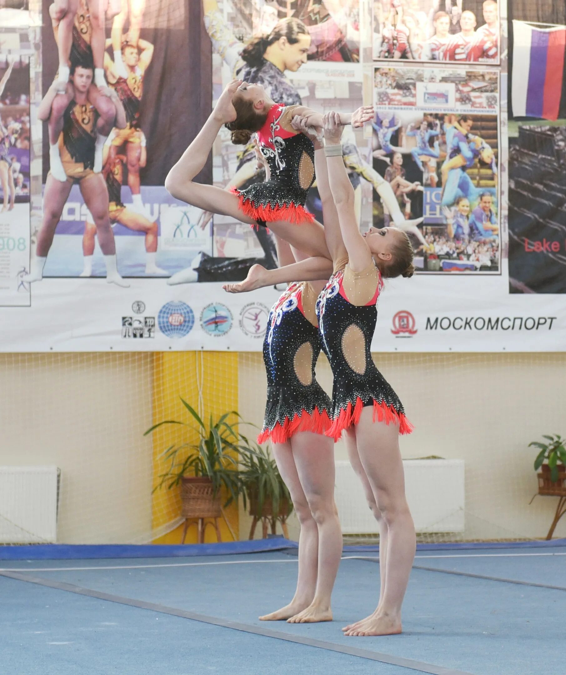 Акробатика чемпионы. Чемпионка по спортивной акробатике. Чемпионка России по спортивной акробатике.