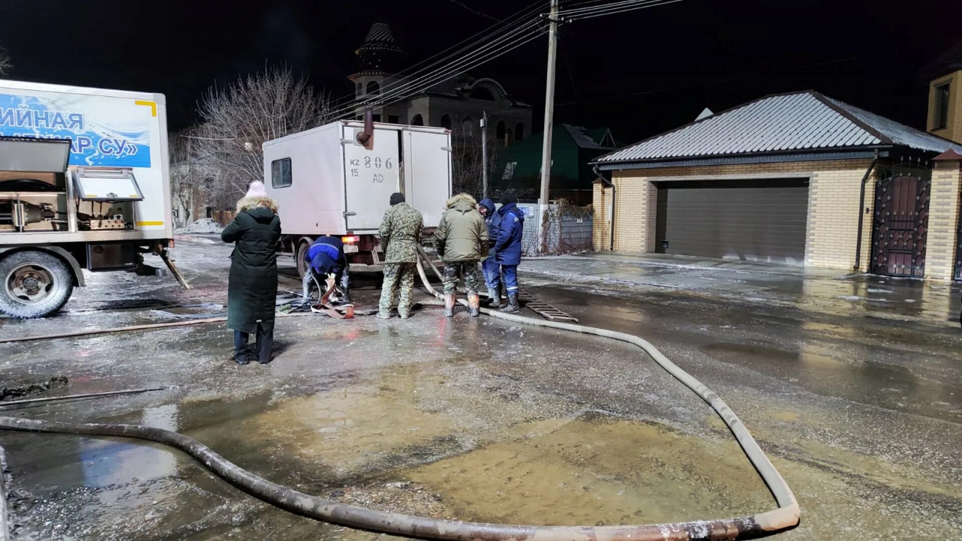 Порыв или прорыв. Водоснабжение. Авария на водопроводе. Авария на нефтепроводе. Авария на водопроводных сетях.