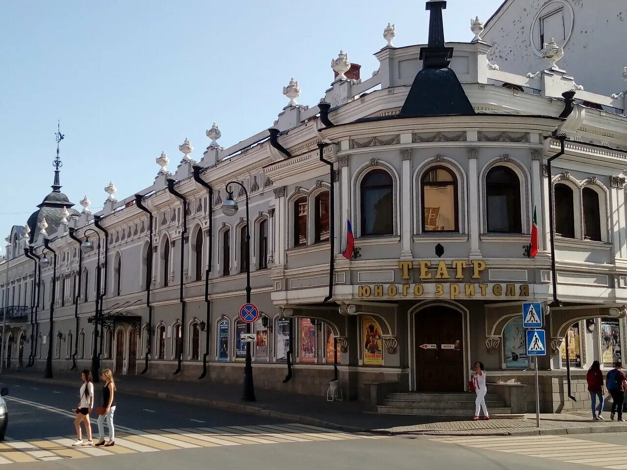 ростов академический молодёжный театр. областной театр вампилова иркутск. здание ресторана аквариум старый тюз самара. театр на соборной рязань. тюз томск актеры.