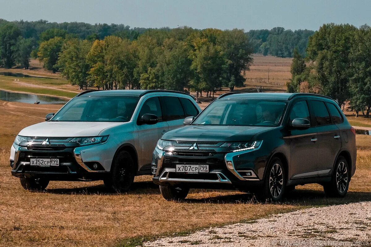 Тест мицубиси. Тест драйв Mitsubishi Outlander. Обновленный Аутлендер. Мицубиси Аутлендер 2017 драйв 2. Тест драйв нового Мицубиси Аутлендер.