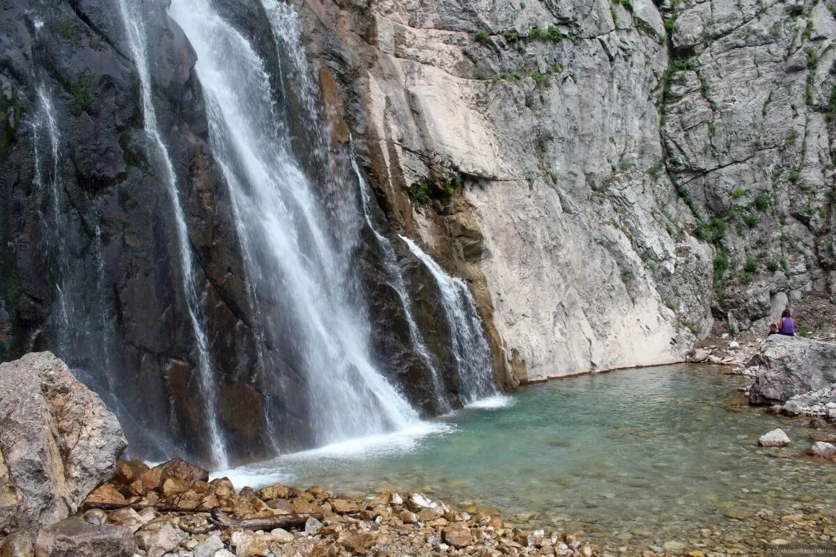 Черкесская гагры. Гегский водопад Абхазия. Водопад Гега в Абхазии. Рица Гегский водопад. Дорога на Гегский водопад в Абхазии.