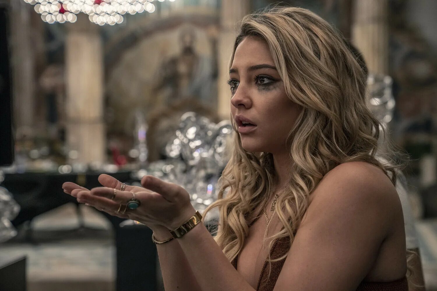 Эдвард нортон стеклянная луковица. Достать ножи 2 фильм 2022 кадры. Достать ножи 2 эдвард нортон. Фильмы вышедшие в 2022. Стеклянная луковица фильм.