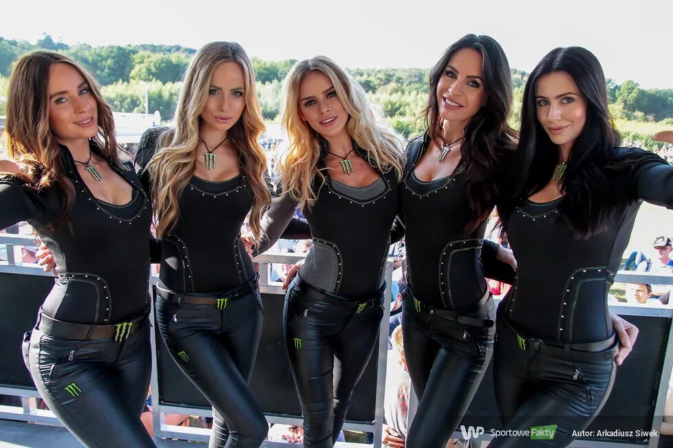 Energy girls. Группа девушек Energy Bomb. Девушки Speedway GP. Monster Energy girls Calendar Australia 2012. Babe Energising Canlandirici.