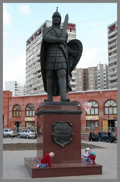 В м клыкова. Памятник Дмитрию Донскому Дзержинский скульптор. Памятники скульптора Вячеслава Клыкова.