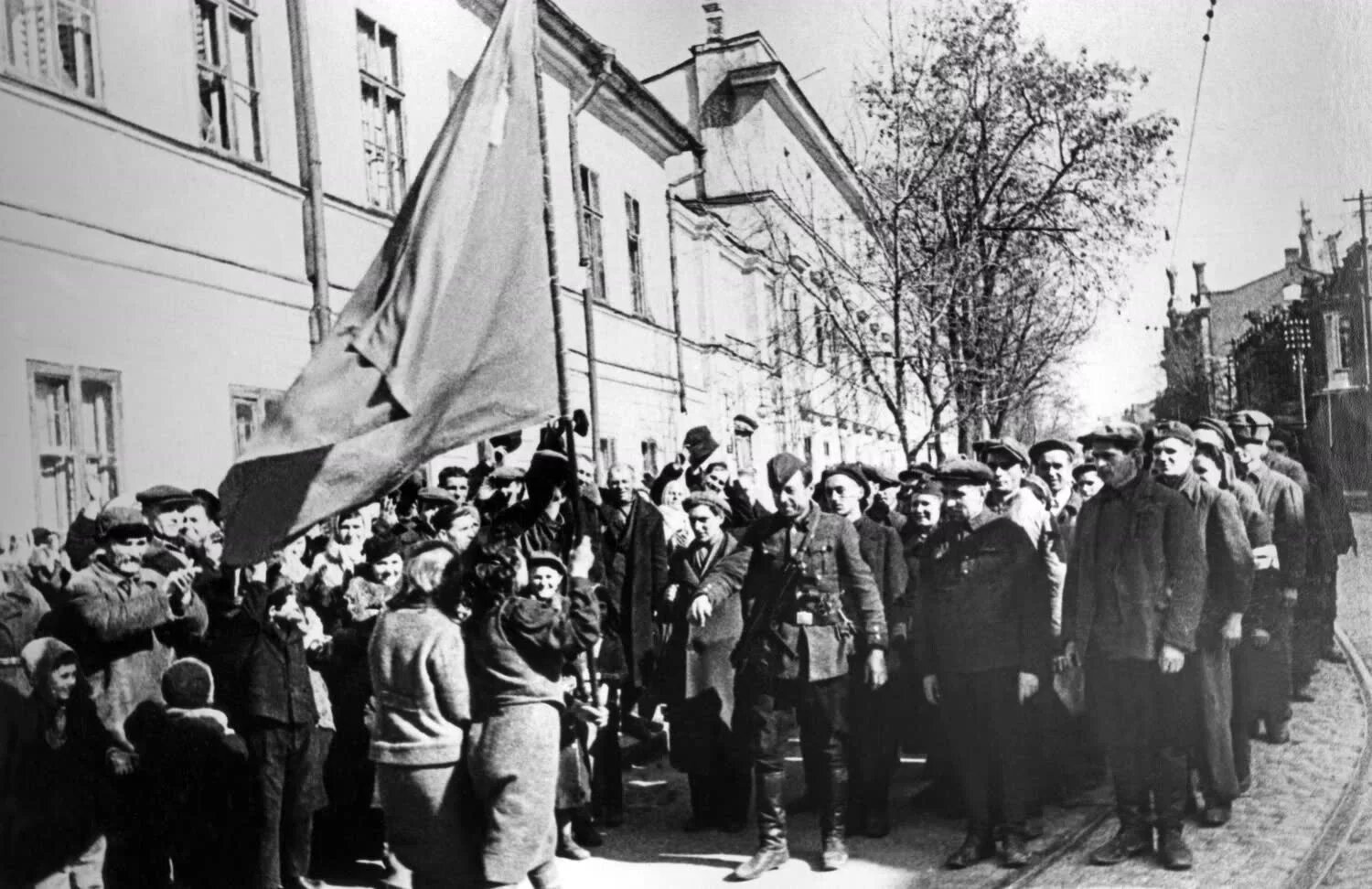 Одесса в великую отечественную войну. Одесса 10 апреля 1944 года. Красное Знамя в Одесс 1944. Освобождение Одессы. Освобождение Одессы ВОВ.