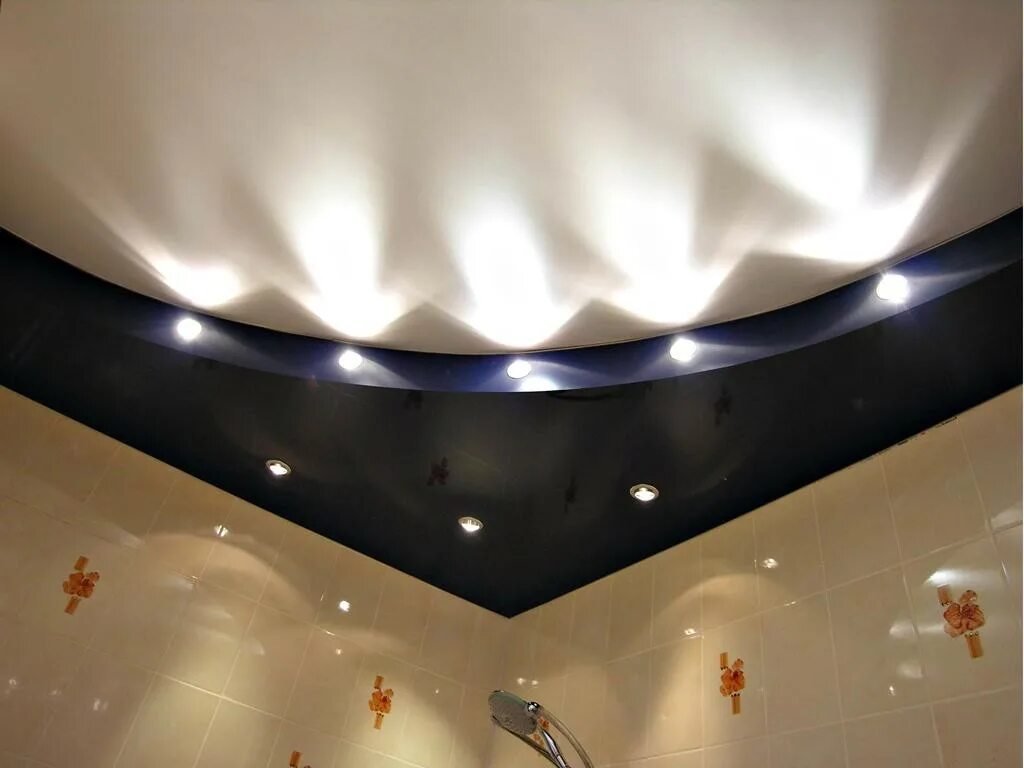 Потолки 37. Натяжные потолки. Многоуровневые натяжные потолки с подсветкой. Натяжной потолок в ванной. Разноуровневый натяжной потолок.