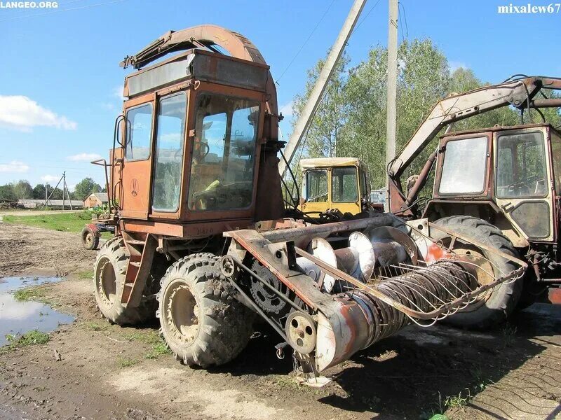 Кск 100а. КСК 100 комбайн. Силосоуборочный комбайн КСК-100. Трактор КСК 100. КСК 100 комбайн кабина.