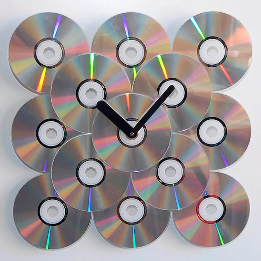 Изделия из компакт дисков. Панно из дисков. Стена из дисков. Декор из CD дисков.
