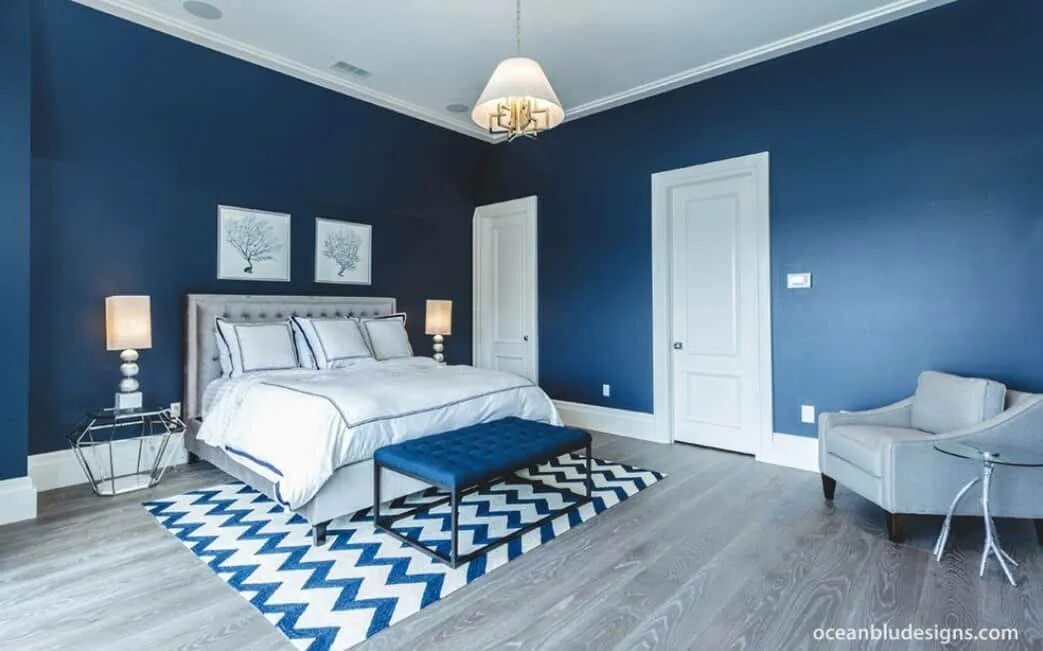 Темный пол голубые стены. Голубой цвет стен. Комната с синими стенами. Синяя стена. Голубой интерьер.