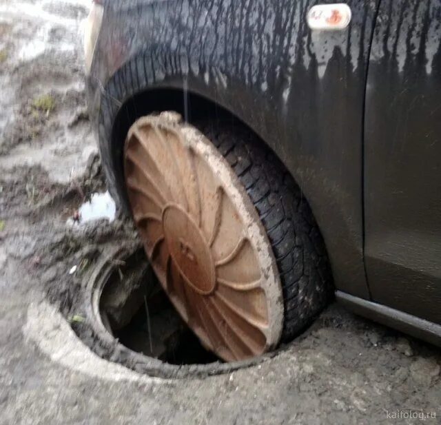 Канализационный люк большой клоаки италия. Диски люки. Диски люки. 5913 диски мерседес. Диски люки.