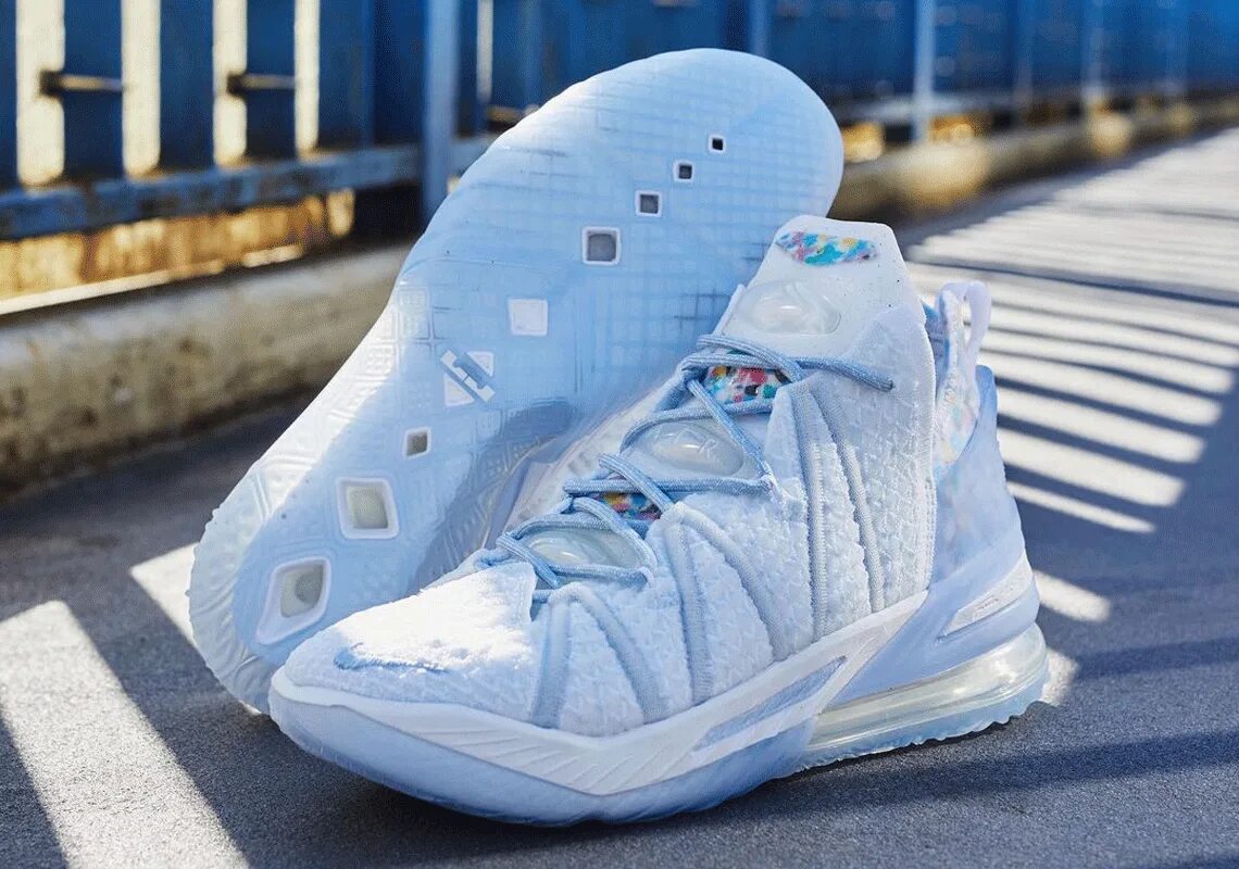 Nike LEBRON 18 White. Nike LEBRON 18 белые. Nike LEBRON XVIII. Nike LEBRON Blue. Найк 18