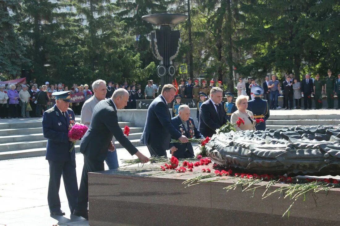 Возложение венков к могиле неизвестного солдата. Почетный караул. Возложение венков 22 июня 2024 года. Ютуб 7 мая 2024 возложение цветов пирочи фото. Возложение цветов к могиле неизвестного солдата 22 июня.