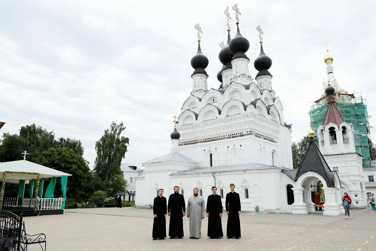 Погода в муроме владимирской. Храм петра и февронии в муроме. муром монастырь паломники. храм петра и февронии в муроме фото. город муром храм петра и февронии.