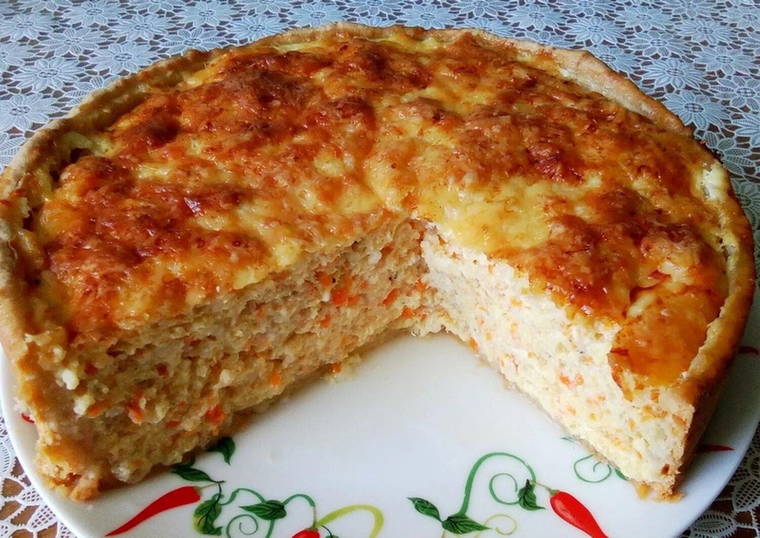 Рецепт пирог рис. Открытый пирог с рисом и рыбой. рыбный пирог с рисом. пироги с рыбой и рисом. морковь с рисом пирог.