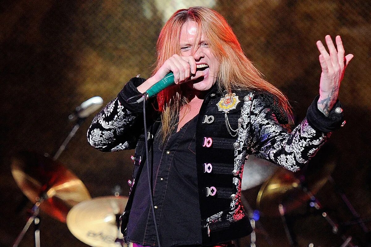 Sebastian bach child within the man 2025. Себастьян бах. skid row себастиан. sebastian bach skid row. группа skid row вокалист.