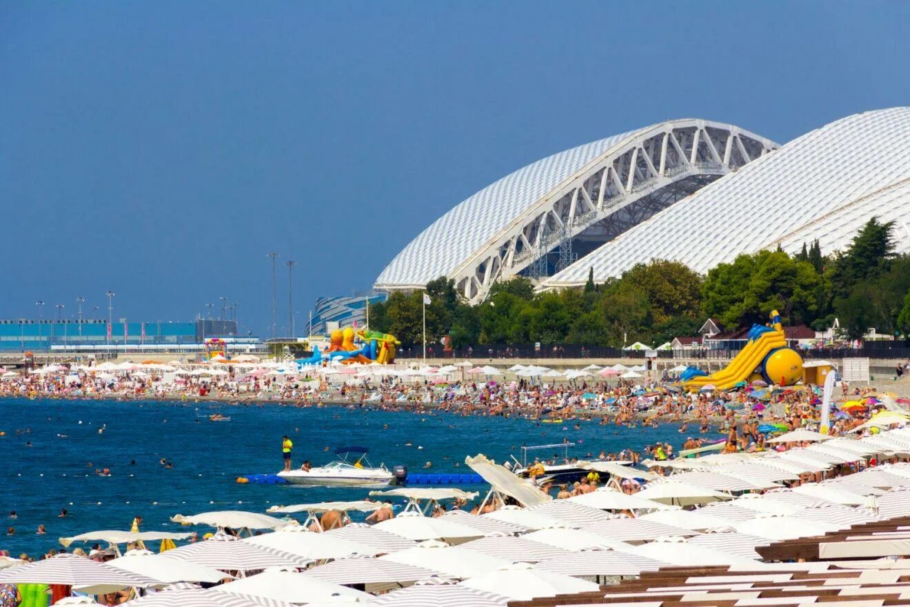 Сколько вода в море в сочи. Adler Central Beach Адлер. Адлер 2022. Пляж Олимпик Бич Адлер. Пляж Центральный Сочи Адлер.