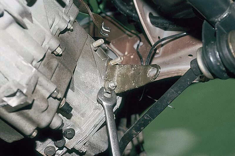 снять коробку 21 10. кпп ваз 2112. крепление кпп ваз 2112. крепление кпп ваз 2106. болты коробки ваз 2114.