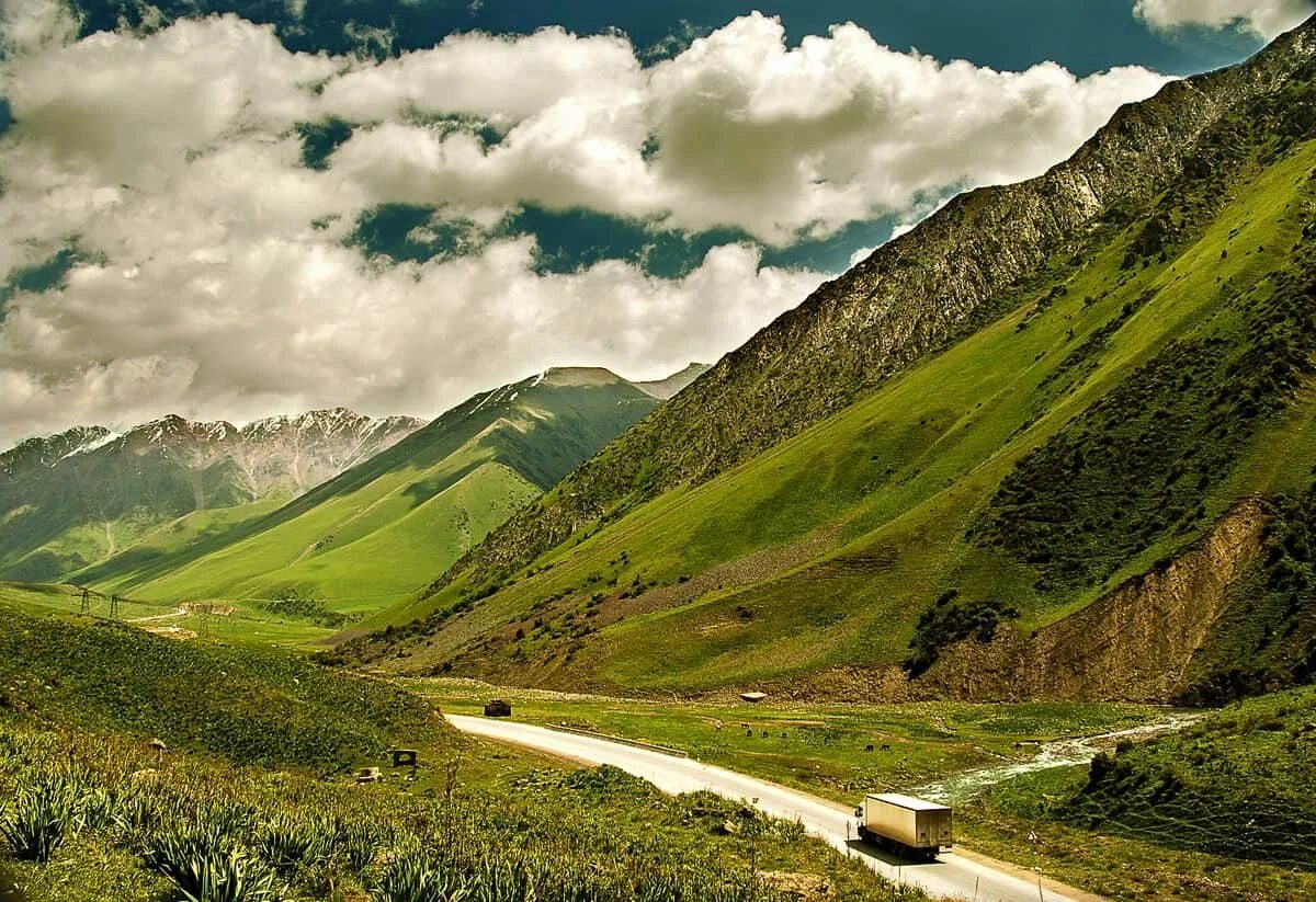 Южная киргизия. Перевал Чичкан Киргизия. Чичкан Кыргызстан ущелье. Река Чичкан Киргизия. Природа Кыргызстана Чычкан Токтогул.