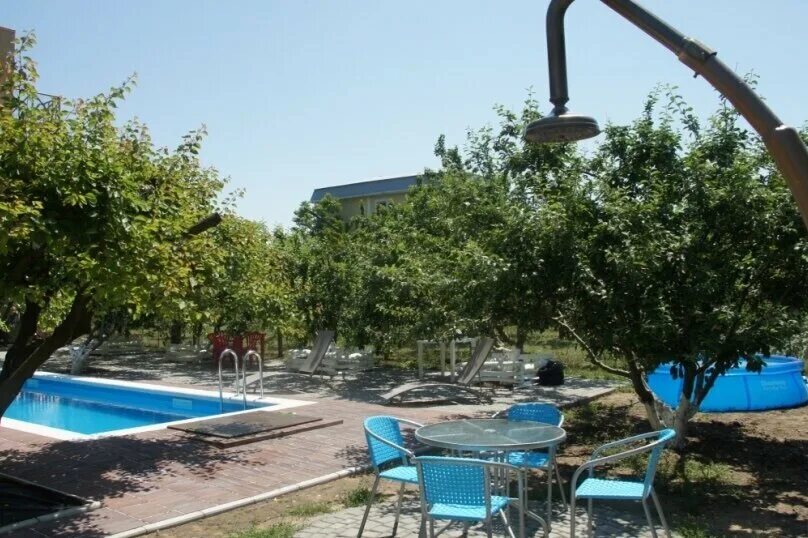 Ул восточная кучугуры. Ленина 11. Ул восточная кучугуры. Отели в кучугурах на азовском. Восточная 11.