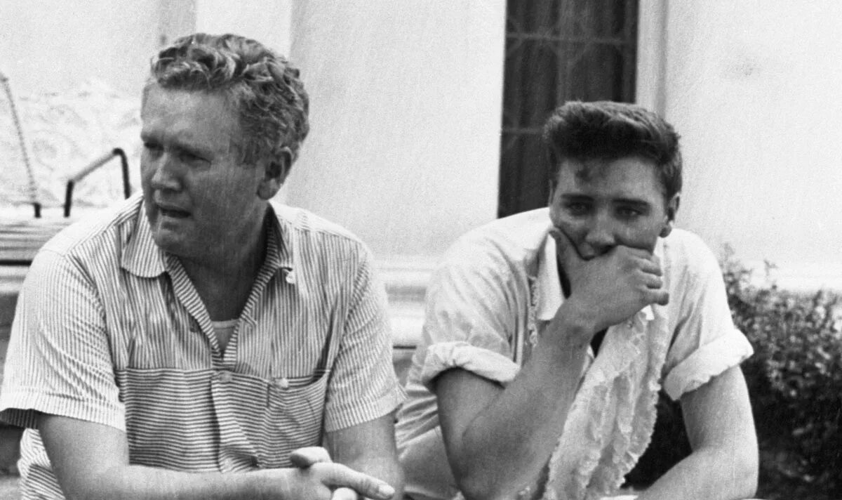 Элвис и глэдис. Вернон прэсли. Глэдис и элвис пресли фото. Фото элвиса и вернона. Глэдис лав смит пресли.