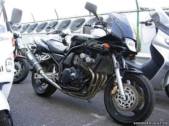 Yamaha fz400 бак. Ямаха fz400 стритуха. Yamaha FZ 400 обтекатель. Yamaha fz400