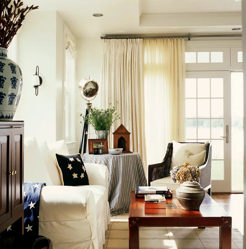 Оформить окно в гостиной в современном. Шторы в разных стилях интерьера. Модные шторы. Современные шторы для гостиной. Шторы в гостиную в современном.