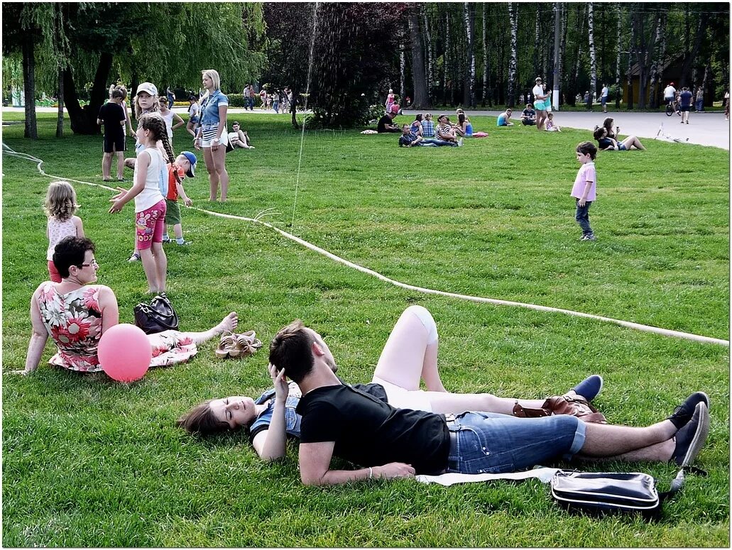 вечеринка в парке. гуляние в парке. парк раздолье масленица. прогулки на свежем воздухе. праздник в парке стильно.