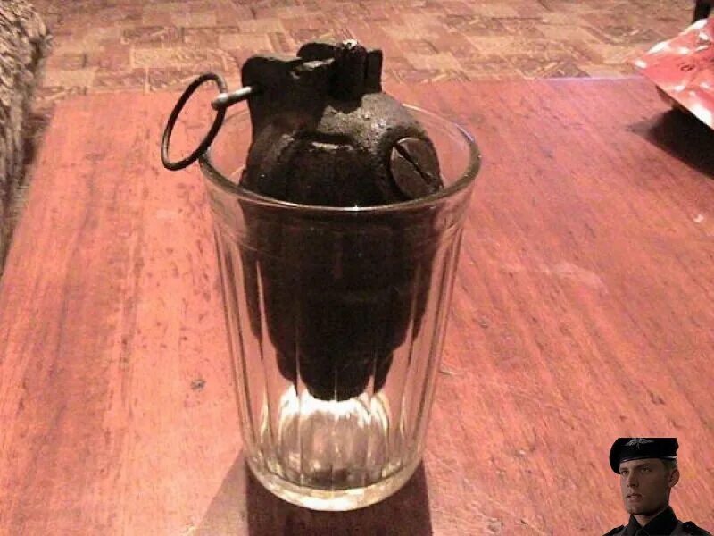 Граната ф1 в стакане. Афганский тюльпан граната. Афганский тюльпан граната в стакане. Граната в стакане Афганистан. В черном тюльпане в стакане