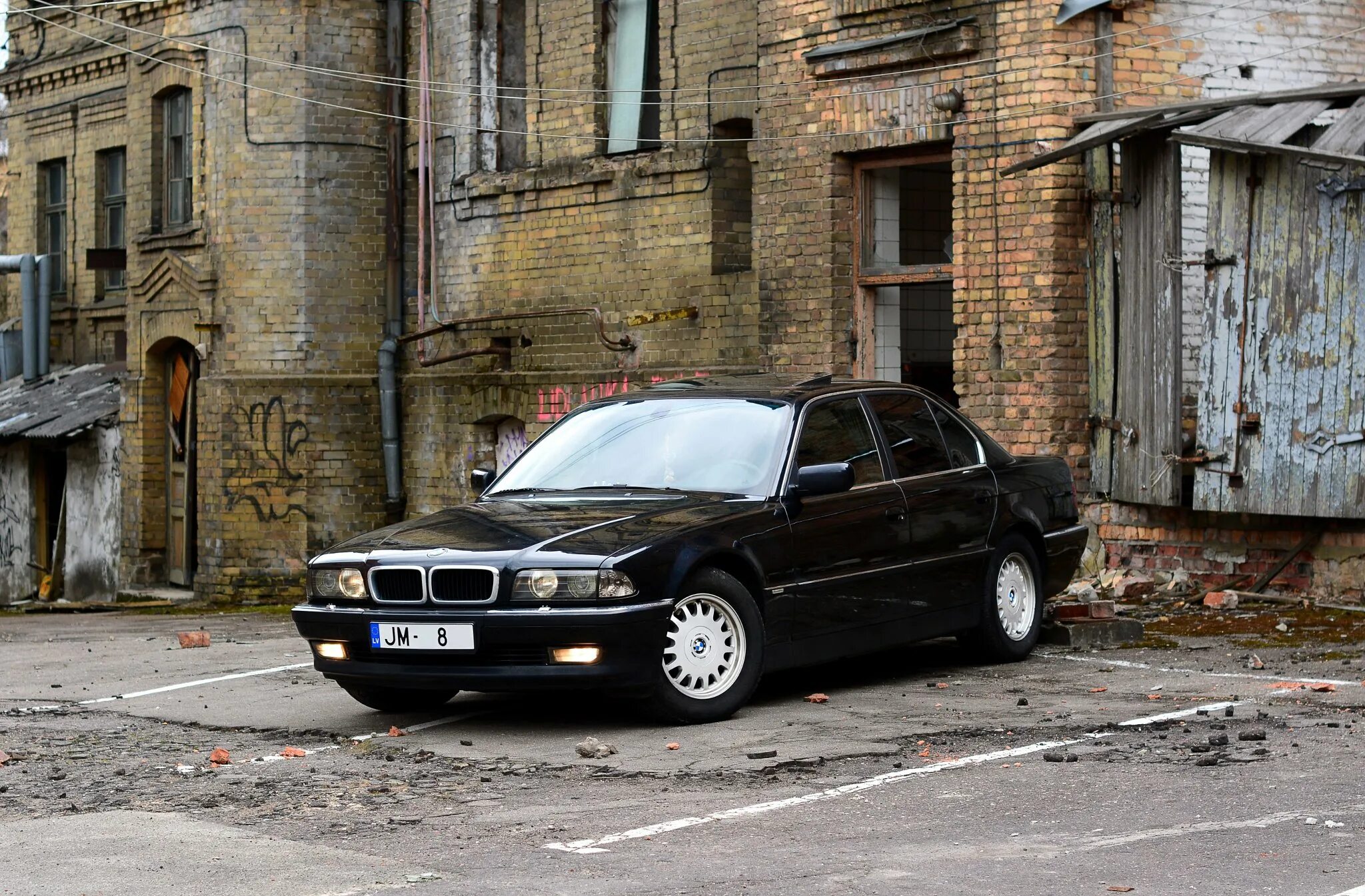 Как выглядит бумер. Bmw e38 бумер. bmw 740 e38 бумер. бмв 750 е38 бумер.