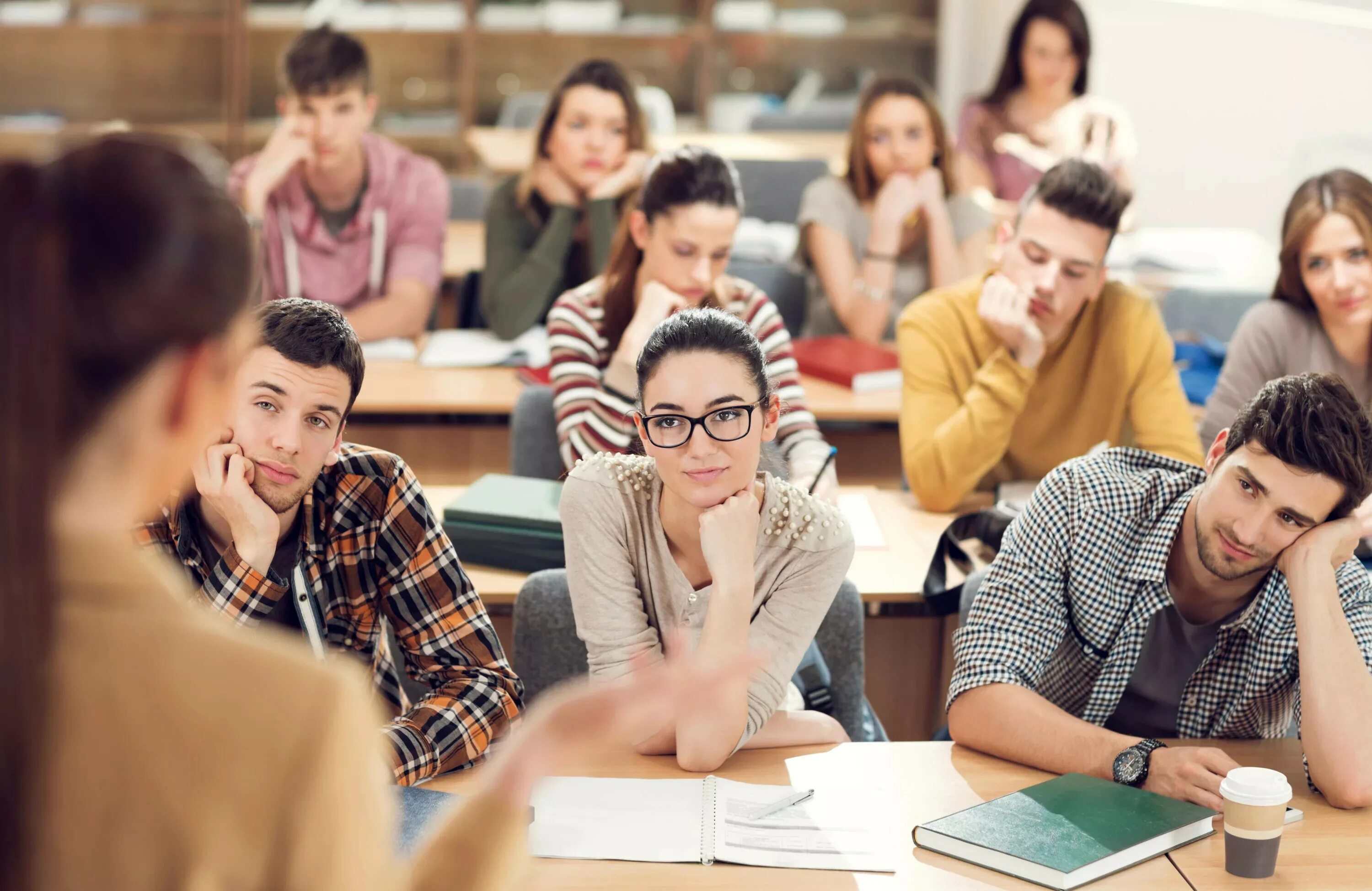 Студенты. Современный студент. Студент за учебой. Учеба в вузе. Final students