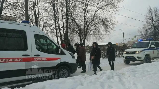 Полиция Тихвин. Неотложка Тихвин. Полиция Тихвина машины. Школа вызвала скорую