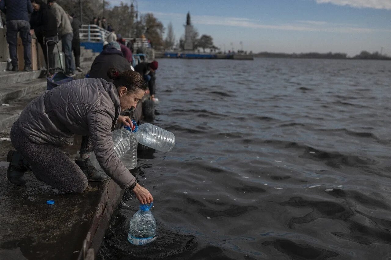 Вода фото. Херсон река. Река Днепр сейчас. Херсон тонет. Новости про воду