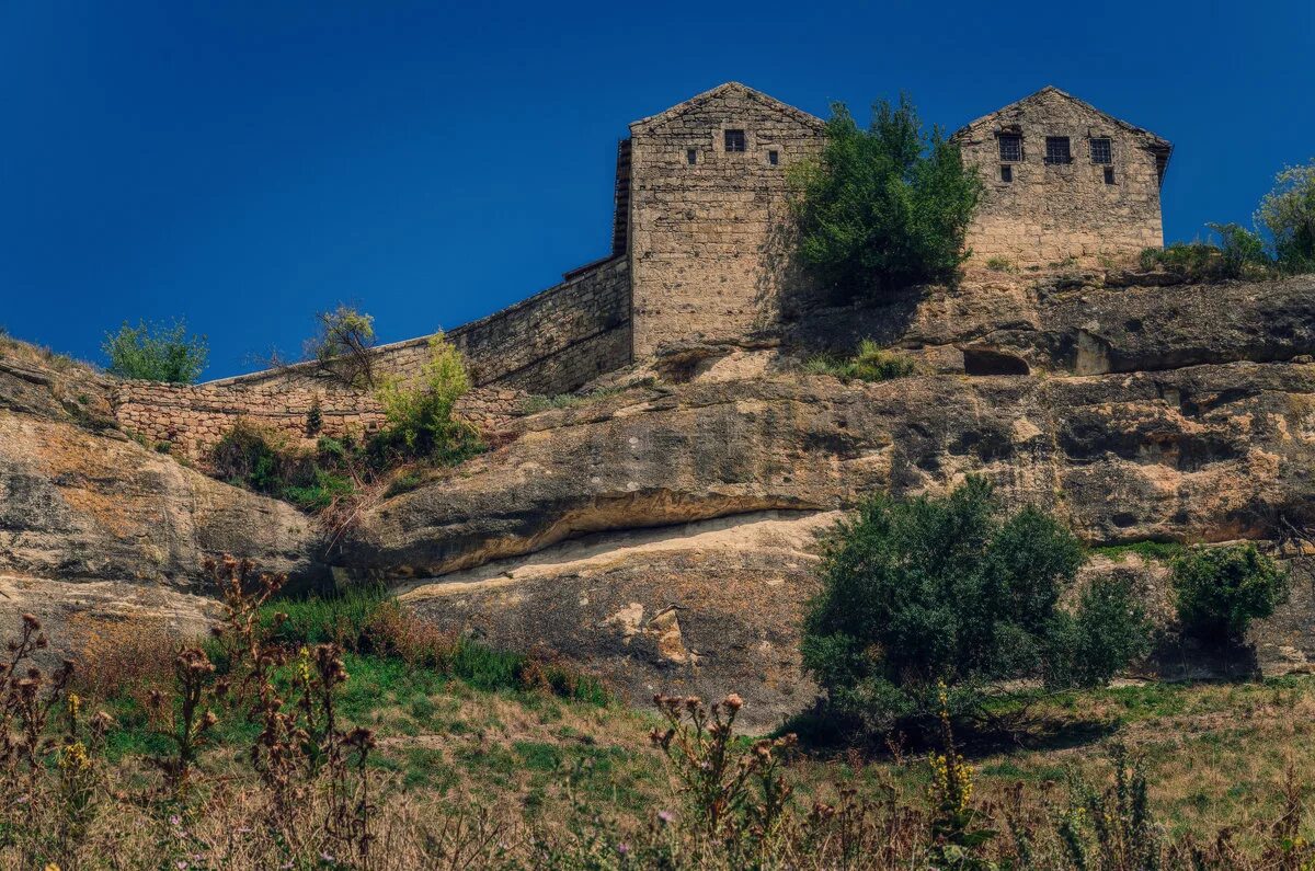 Чуфут-кале бахчисарай. Бахчисарай гора чуфут. Бахчисарай крепость. Город-крепость чуфут-кале. Крепость чуфут-кале в крыму.
