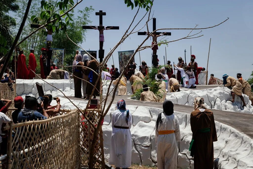 Андреа мантенья распятие. Прибивать к кресту. Прибивать к кресту. Мученичество святого себастьяна. Голгофа распятие христа.